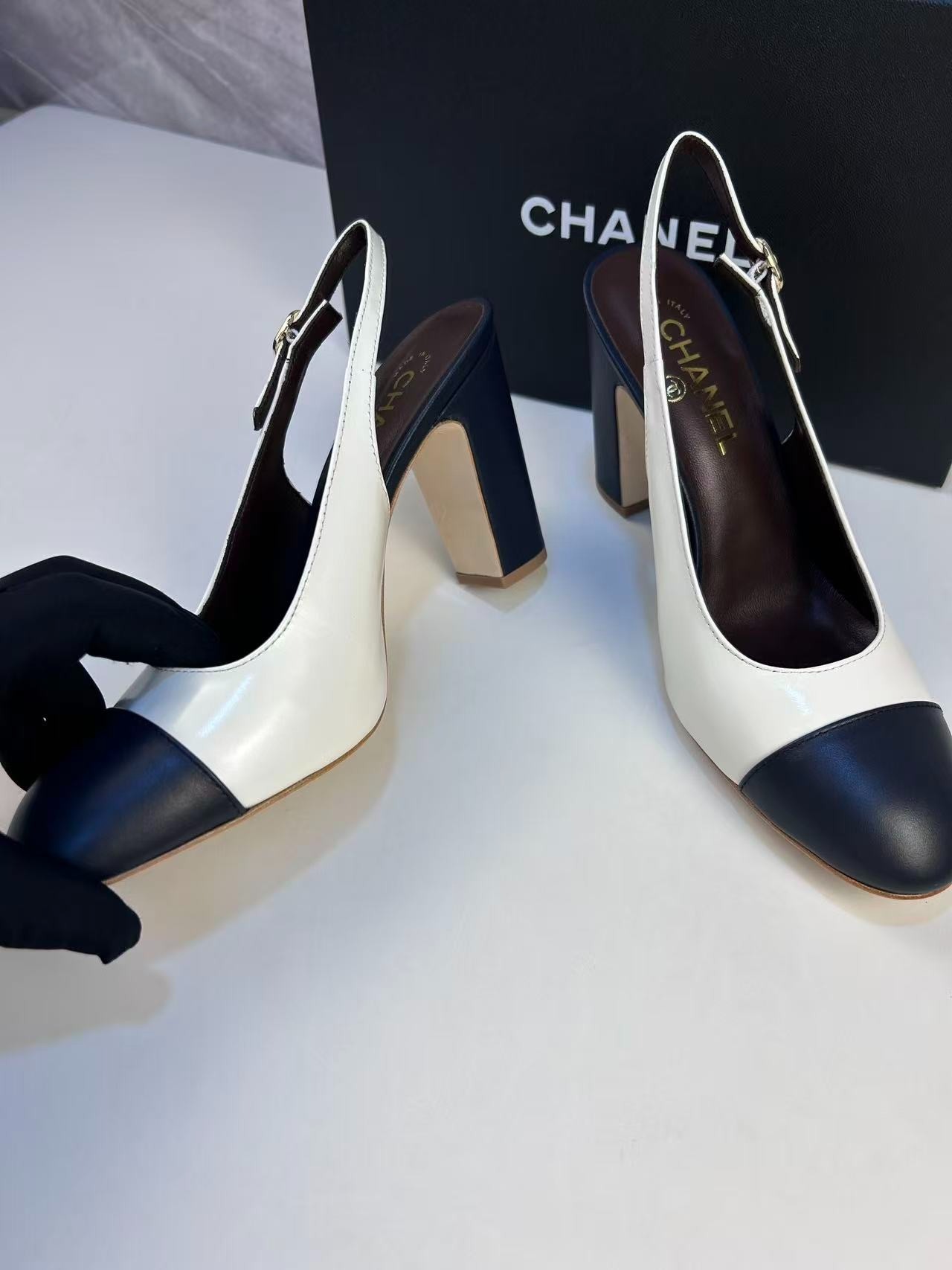 Ch**el Slingbacks White And Dark Blue For Women – G45564 B15702 NV160 – 41 EU – 10 US – 25.5 Cm – 10 In