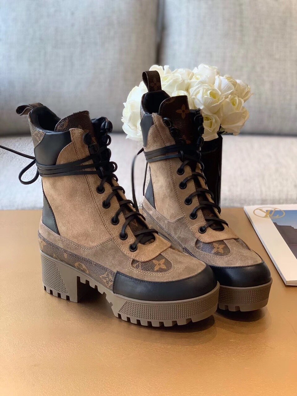 L0vis Vvtt0n Laureate Desert Boots Patent Monogram Material Brown For Women LV 1A4XYE