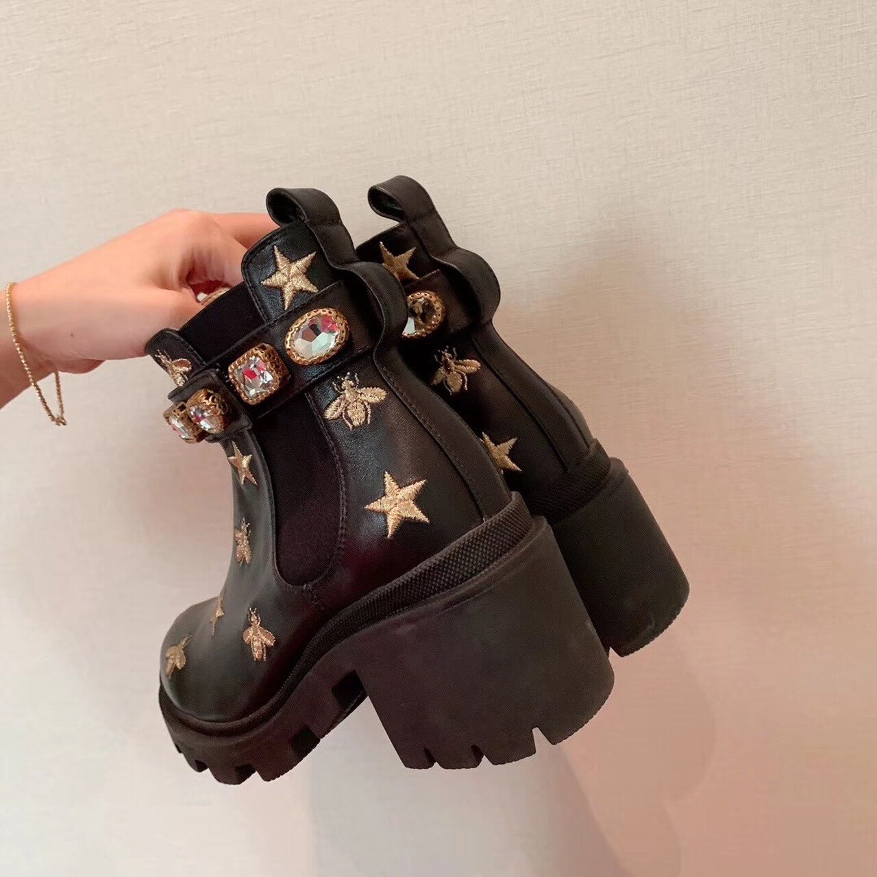 Gvc*1 Star And Bee Embroidered Trip Ankle Boots Black For Women GG