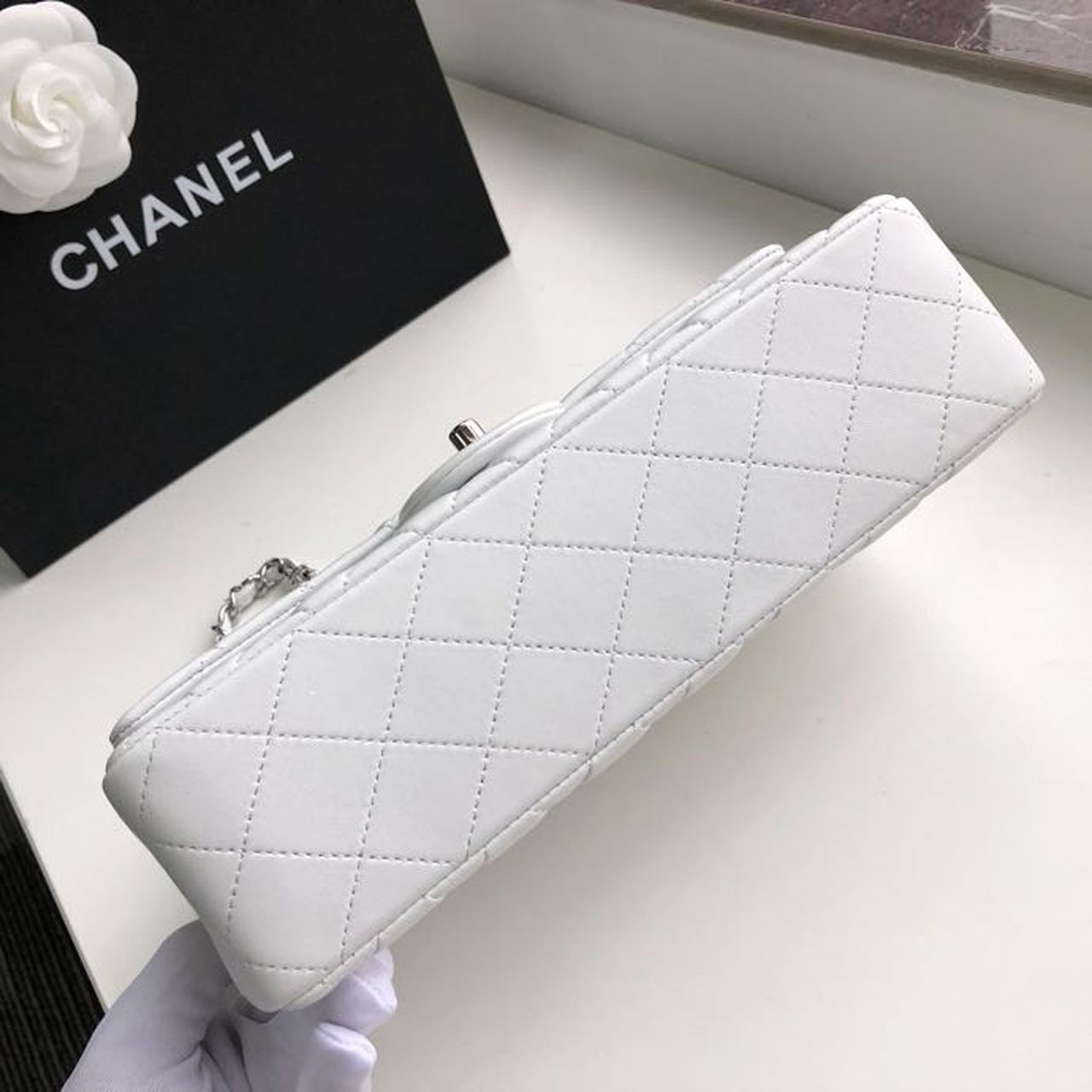 Ch**el Classic HandBag White For Women 9.9in/25.5cm A01112