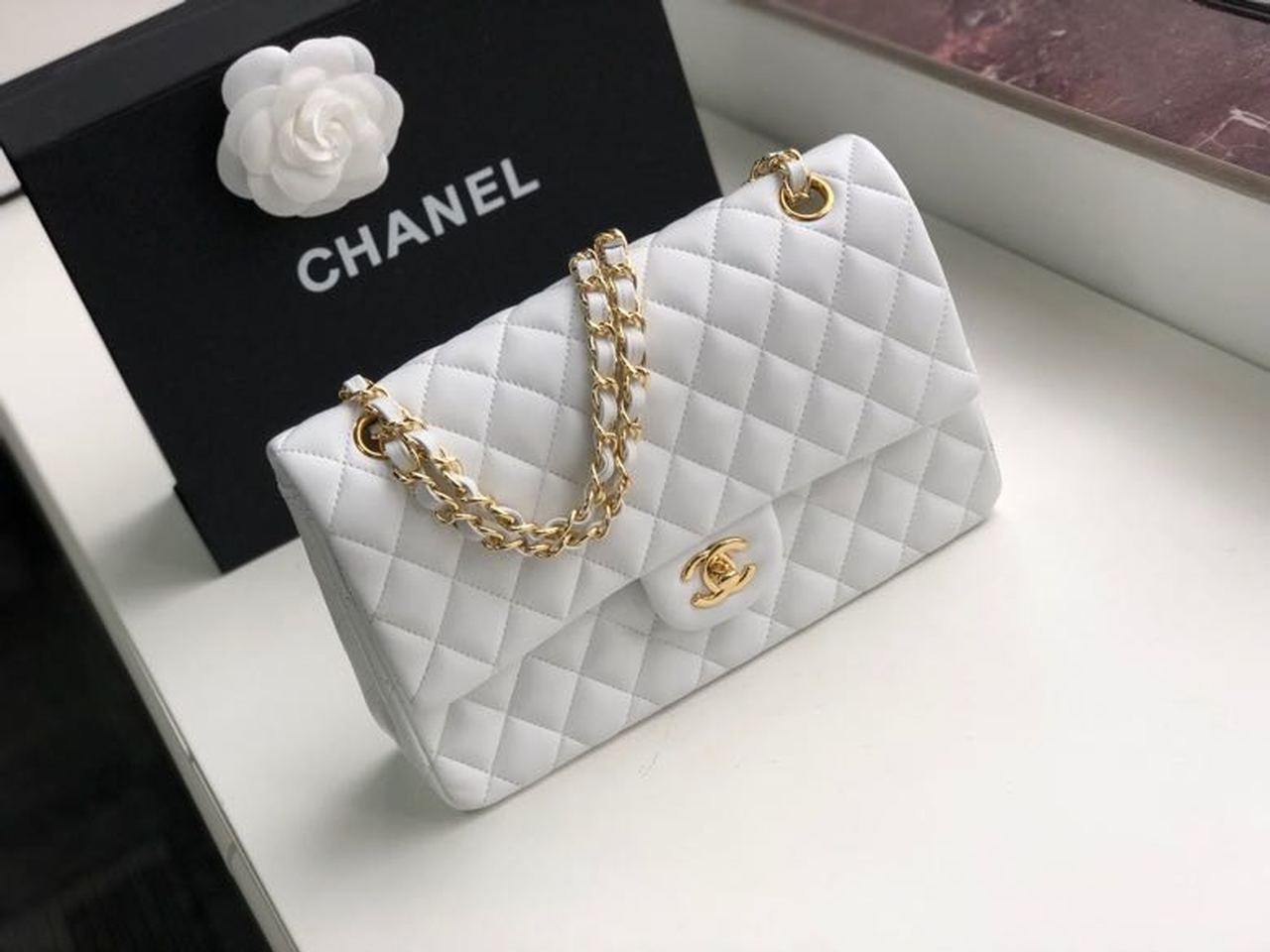 Ch**el Classic Handbag Gold Toned Hardware White For Women, Women’s Bags, Shoulder And Crossbody Bags 10.2in/26cm A01112
