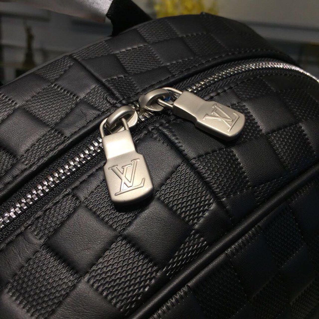 L0vis Vvtt0n Campus Backpack Damier Infini Onyx Silver For Men, Men’s Bags 39cm LV N40306