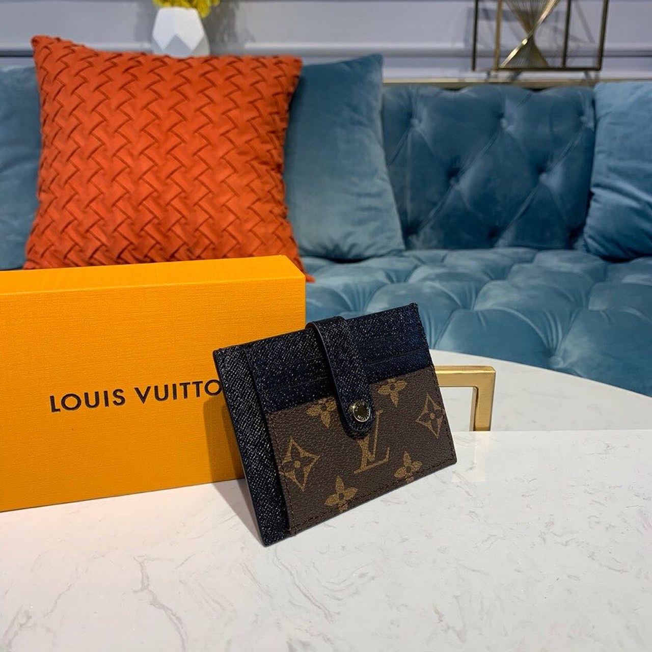 L0vis Vvtt0n Wallet