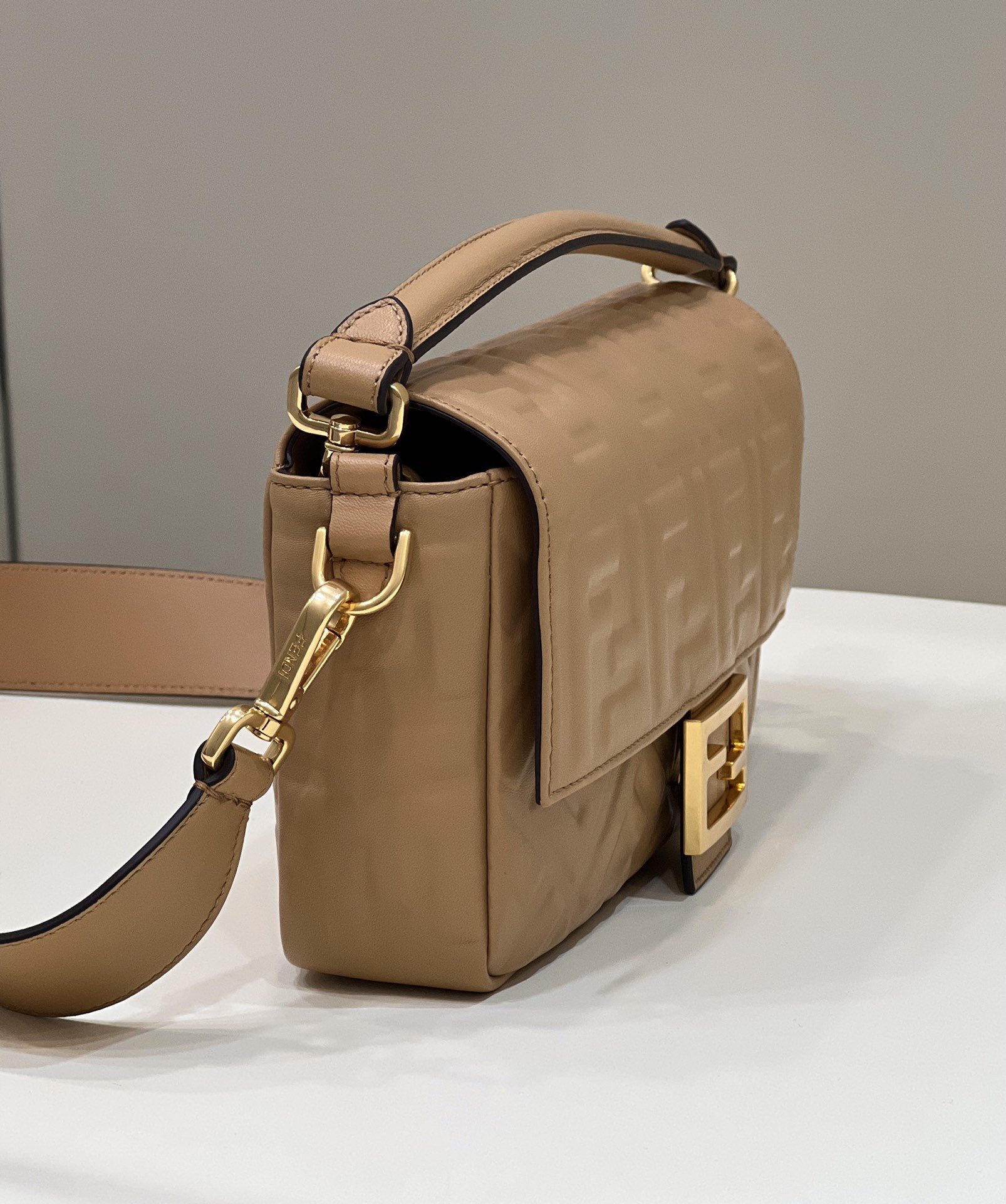 F**di Baguette Brown For Women, Women’s Handbags, Shoulder And Crossbody Bags 10.6in/27cm FF 8BR600