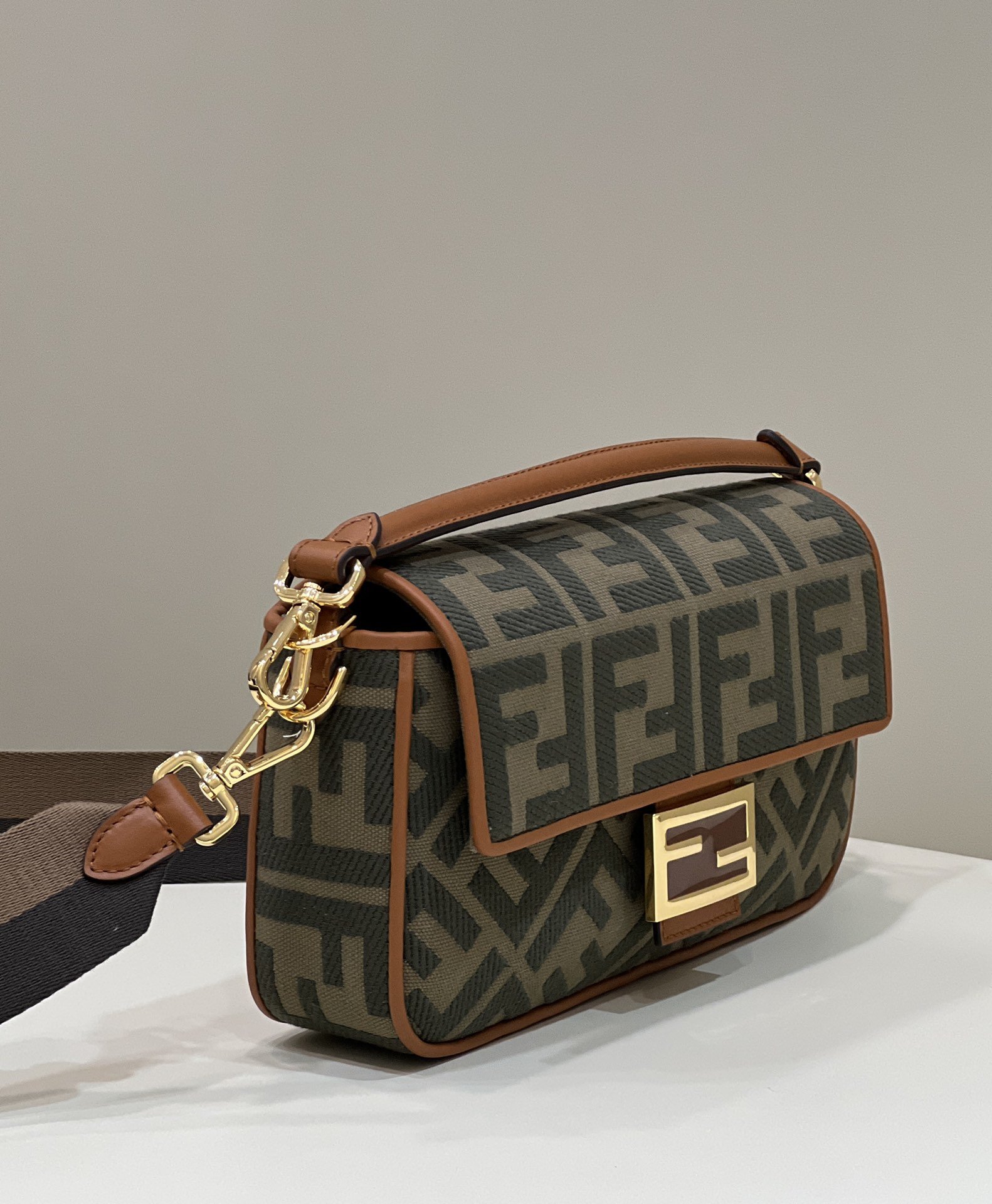 F**di Baguette Khaki For Women, Women’s Handbags, Shoulder And Crossbody Bags, 10.6in/27cm FF 8BR600