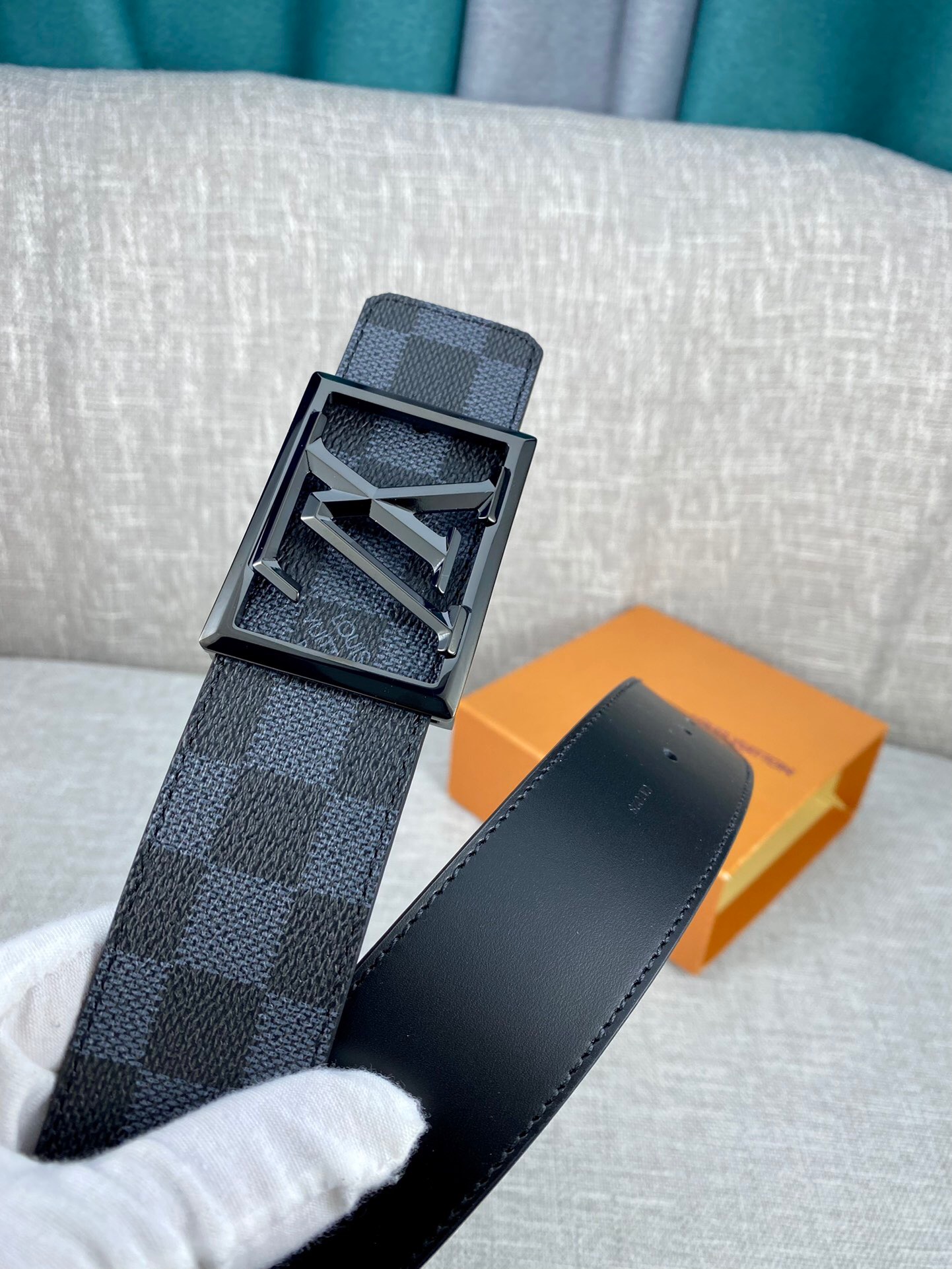 L0vis Vvtt0n Pyramide Frame Reversible LV Belt Damier Eclipse Black hardware
