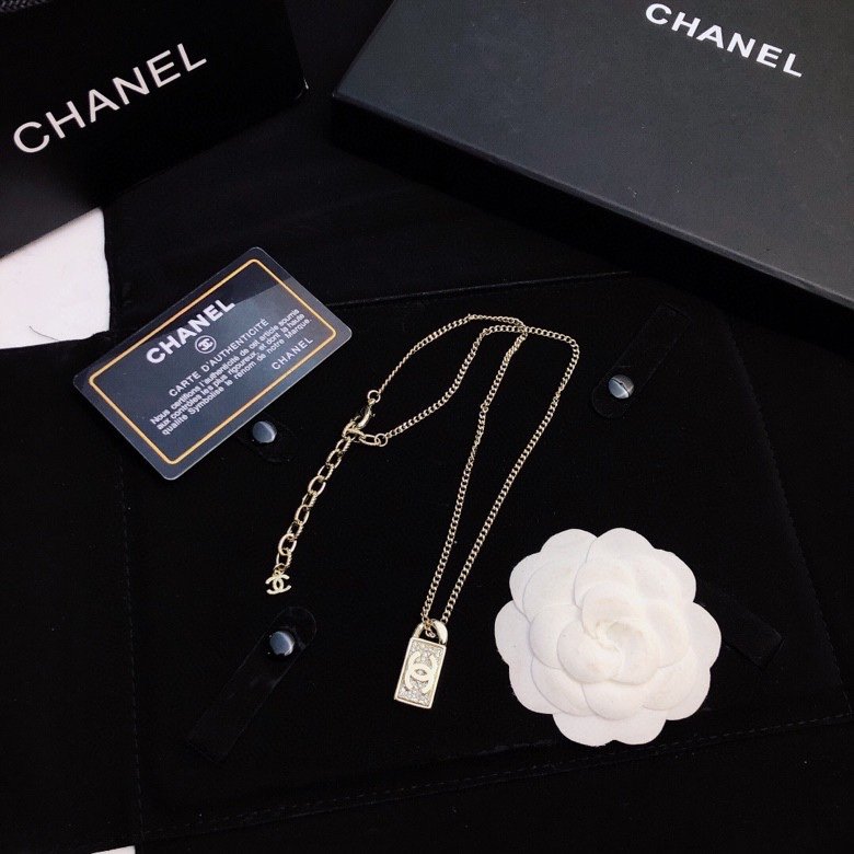 Ch**el Necklace