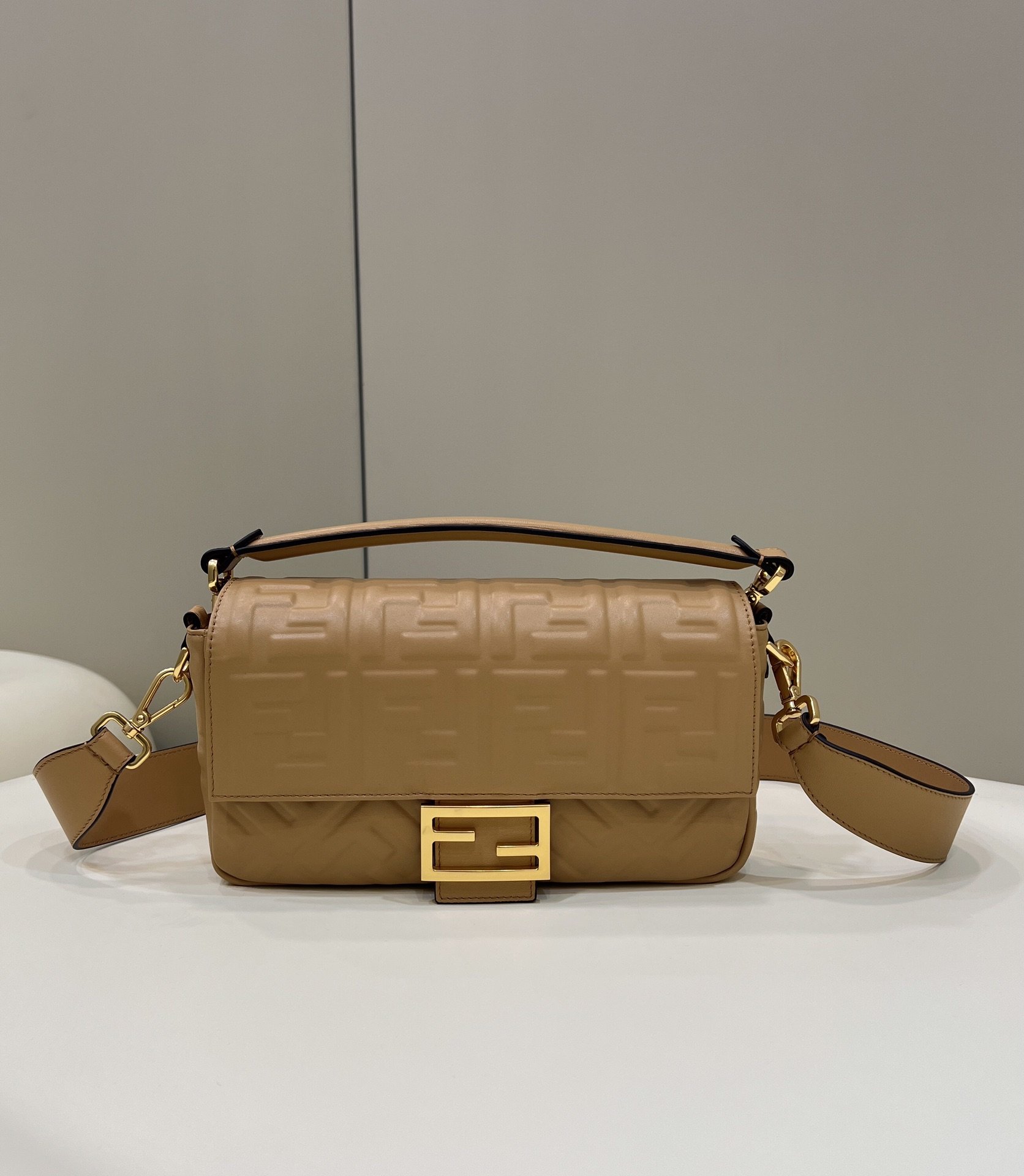 F**di Baguette Brown For Women, Women’s Handbags, Shoulder And Crossbody Bags 10.6in/27cm FF 8BR600