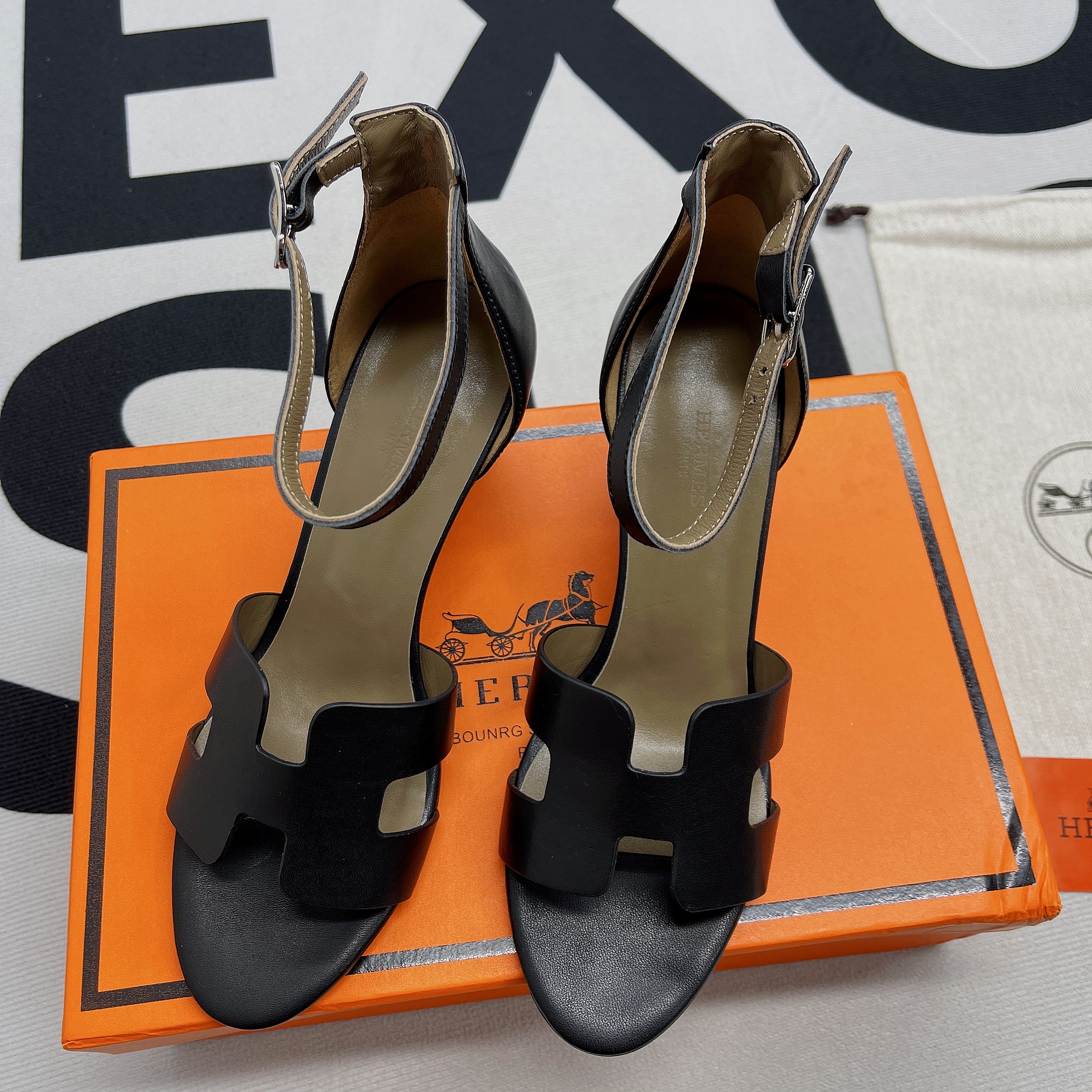 H**me5 Legend Sandals Calfskin Leather Spring/Summer Collection Noir