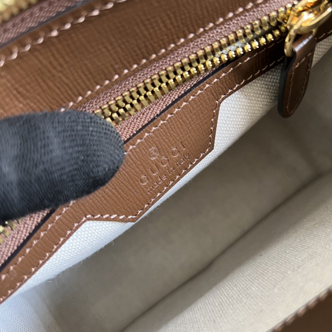 Gvc*1 Messenger Bag With Interlocking G Beige And Ebony GG Svp*me Canvas And Brown For Men 8in/21cm GG 674164 92THG