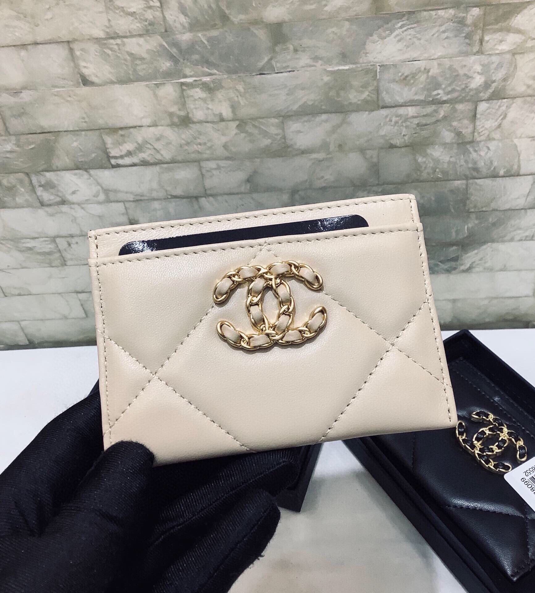 Ch**el CO-CO 19 Card Holder Wallet Beige Gold Toned Hardware For Women 11cm/4.3in