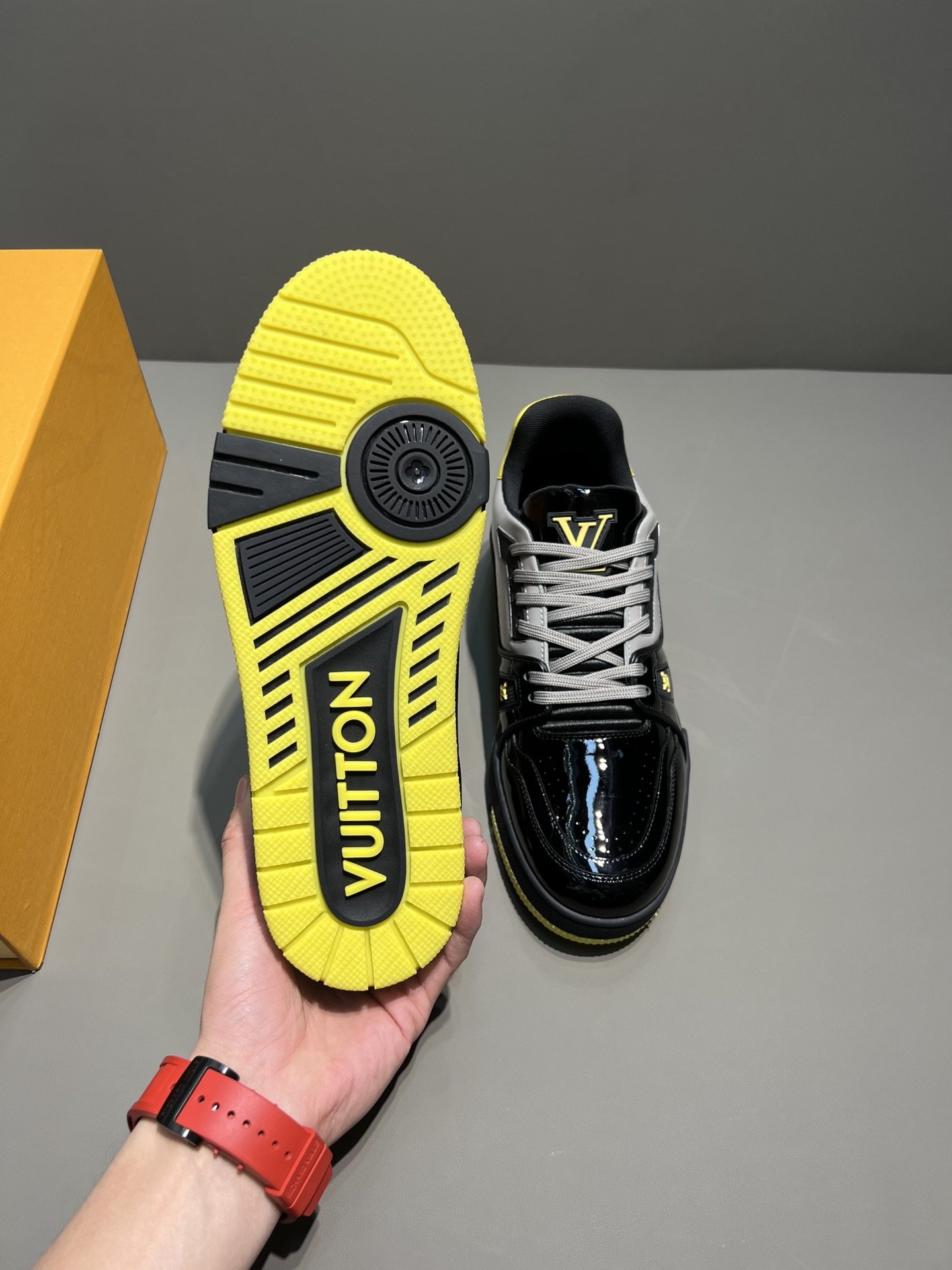 L0vis Vvtt0n Trainer Sneaker Patent Canvas Black Virgil Abloh For Men LV 1A9JTV