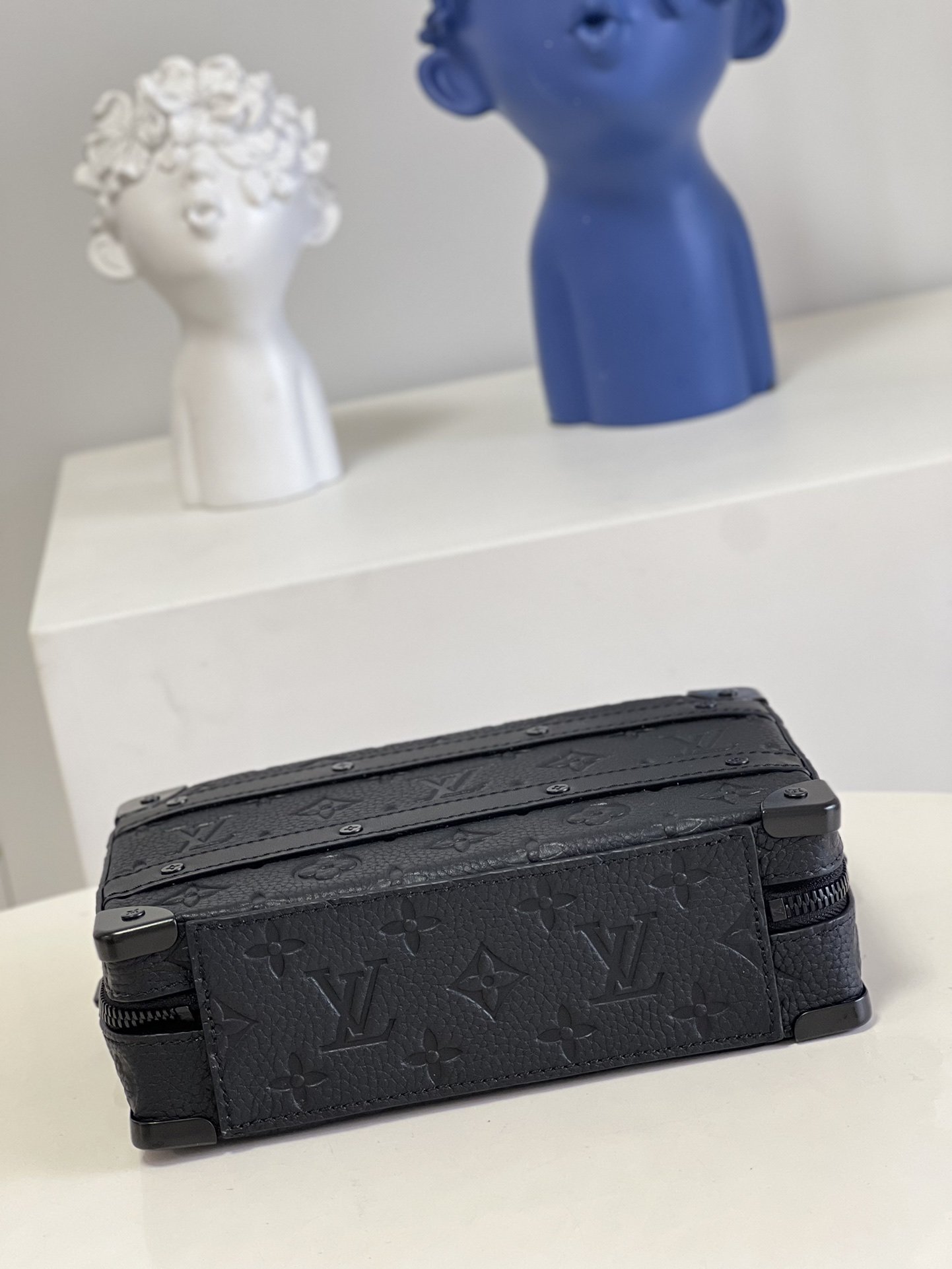 L0vis Vvtt0n Handle Soft Trunk Black Taurillon Monogram For Men, Men’s Bags 8.5in/22cm LV M59163