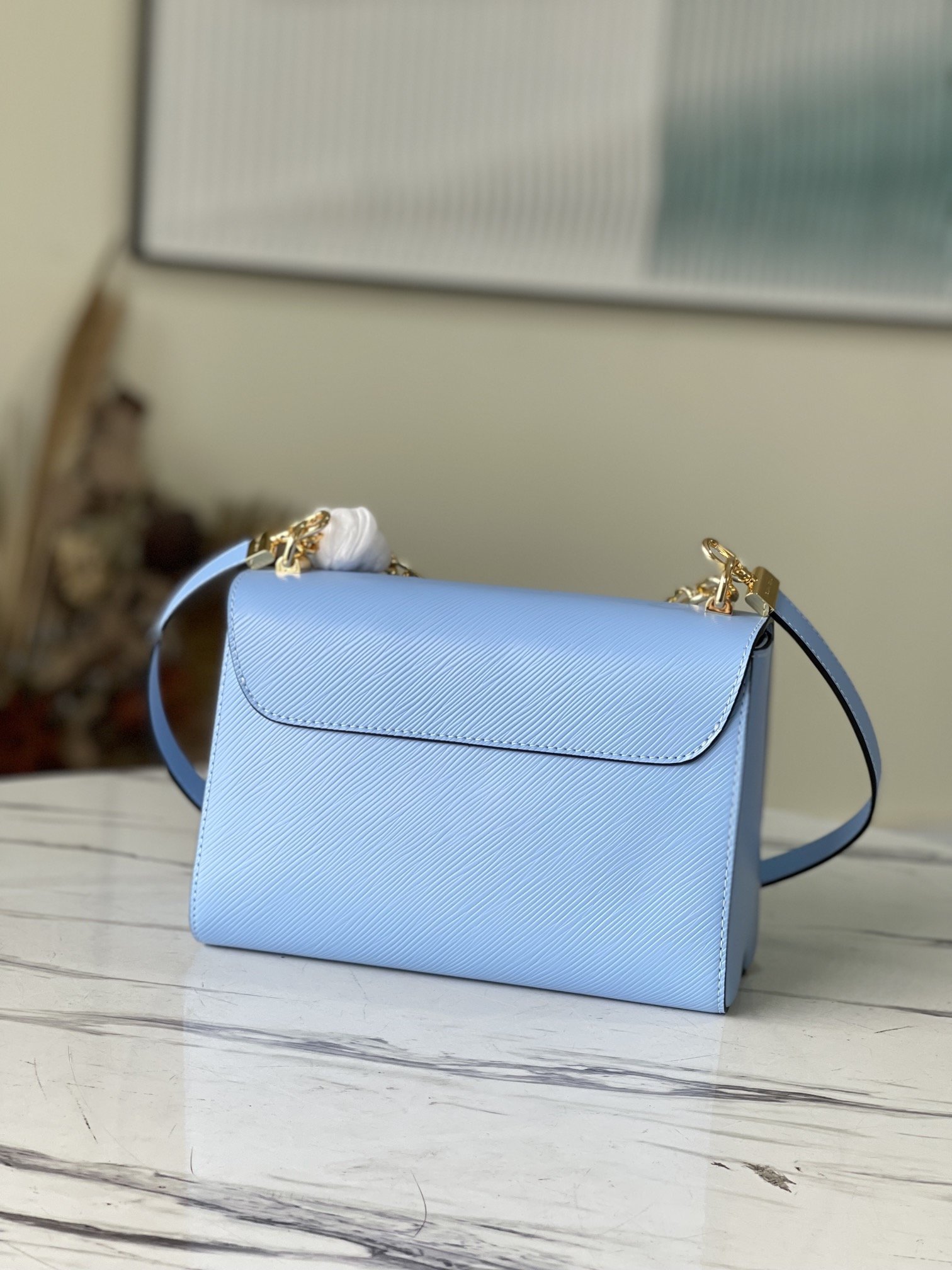 L0vis Vvtt0n Twist MM Monogram Flower Bleu Nuage Blue For Women, Women’s Handbags, Shoulder And Crossbody Bags 9.1in/23cm LV M59627
