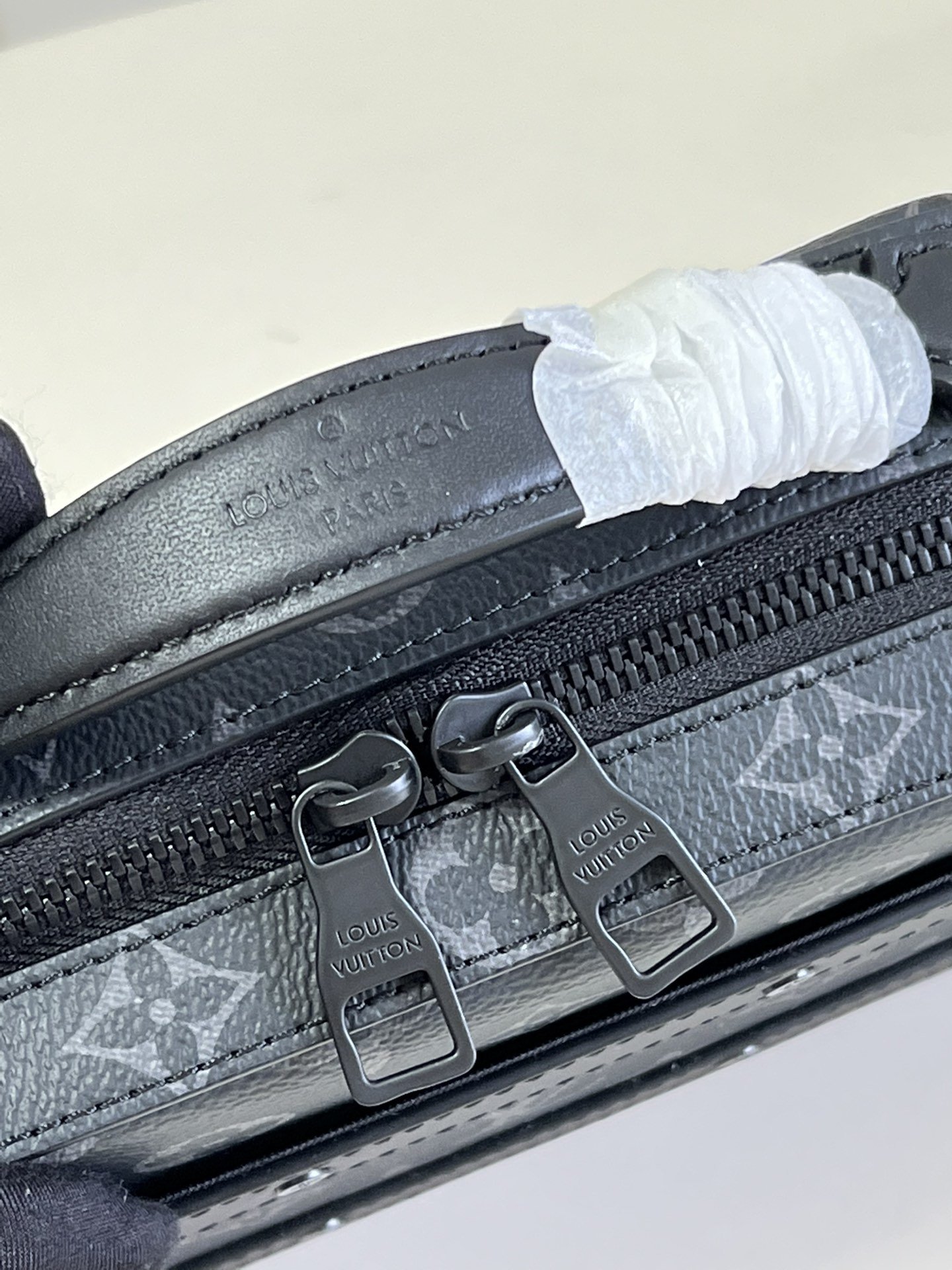 L0vis Vvtt0n Handle Soft Trunk Monogram Eclipse For Men, Men’s Bags 8.5in/22cm LV M45935