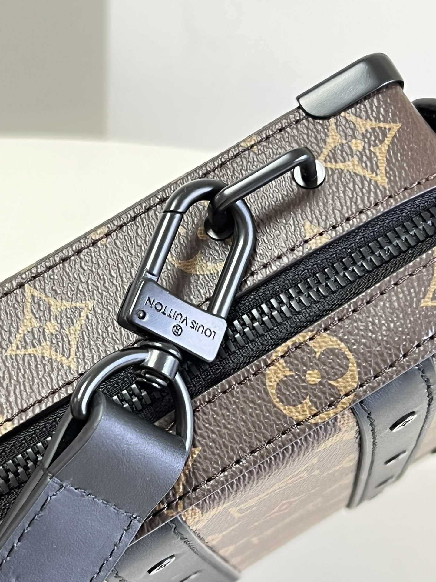 L0vis Vvtt0n Handle Soft Trunk Monogram Macassar Canvas For Men, Men’s Bags 8.5in/22cm LV M45935