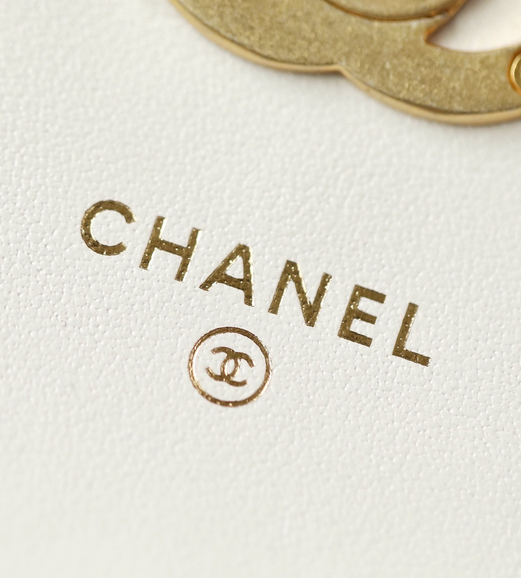 Ch**el CO-CO Clutch With Chain 9.5cm/3.7in Gold Toned Hardware For Women White