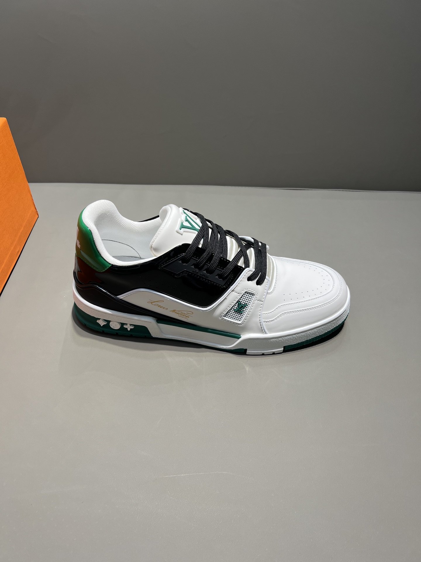 L0vis Vvtt0n Trainer Sneaker White/Black Virgil Abloh For Men LV