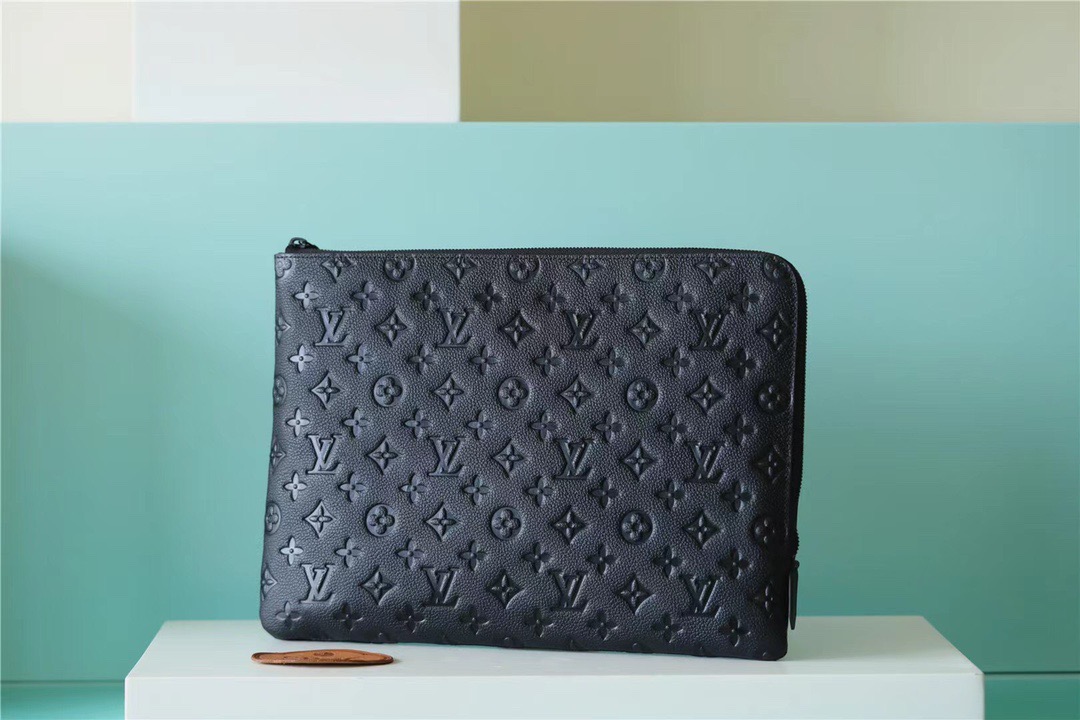 L0vis Vvtt0n MM Etui De Voyage Taurillon Monogram For Men, Men’s Wallet 13.4in/34cm LV