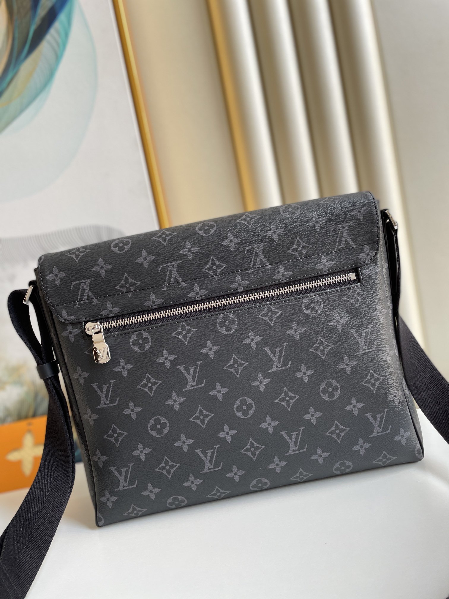 L0vis Vvtt0n District MM Monogram Eclipse Canvas For Men, Men’s Bags, Shoulder And Crossbody Bags 12.2in/31cm LV M44001