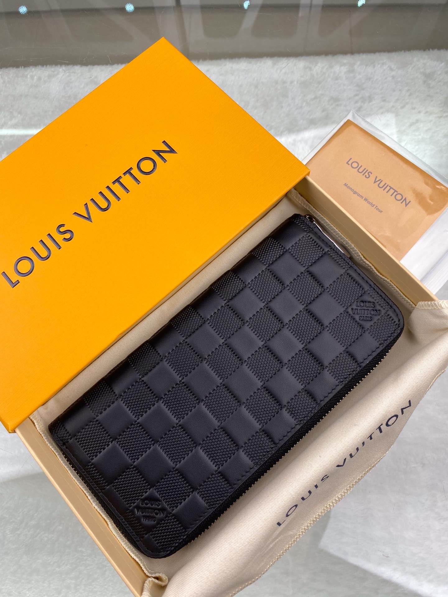 L0vis Vvtt0n Zippy Wallet Vertical Damier Infini For Men, Men’s Wallet 7.9in/20cm LV N63548