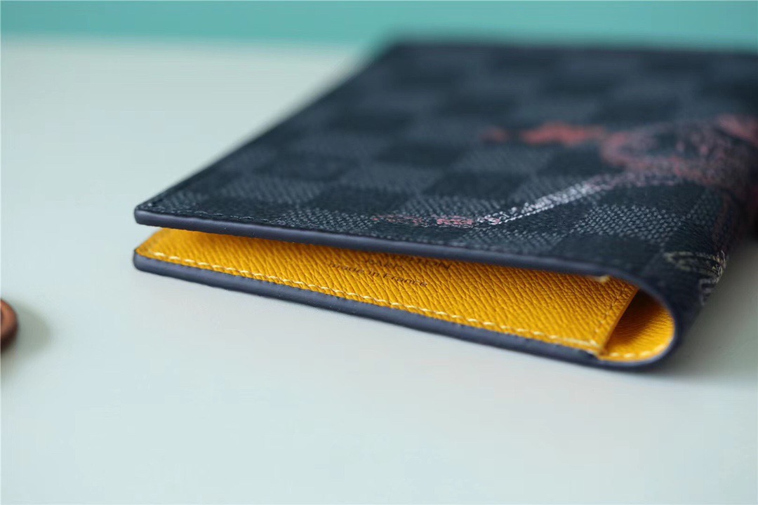 L0vis Vvtt0n Passport Cover Damier Graphite Canvas For Men, Men’s Wallet 5.5in/14cm LV N64604