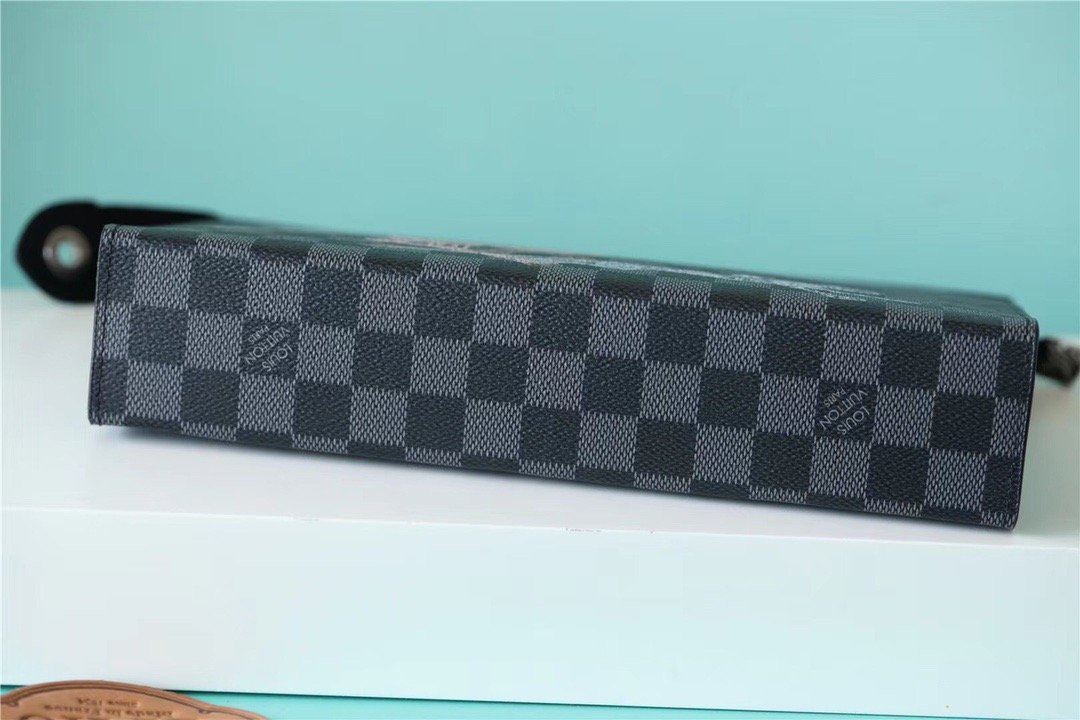 L0vis Vvtt0n Pochette Voyage MM Damier Graphite Stamps Canvas For Men, Men’s Wallet 10.6in/27cm LV N64605