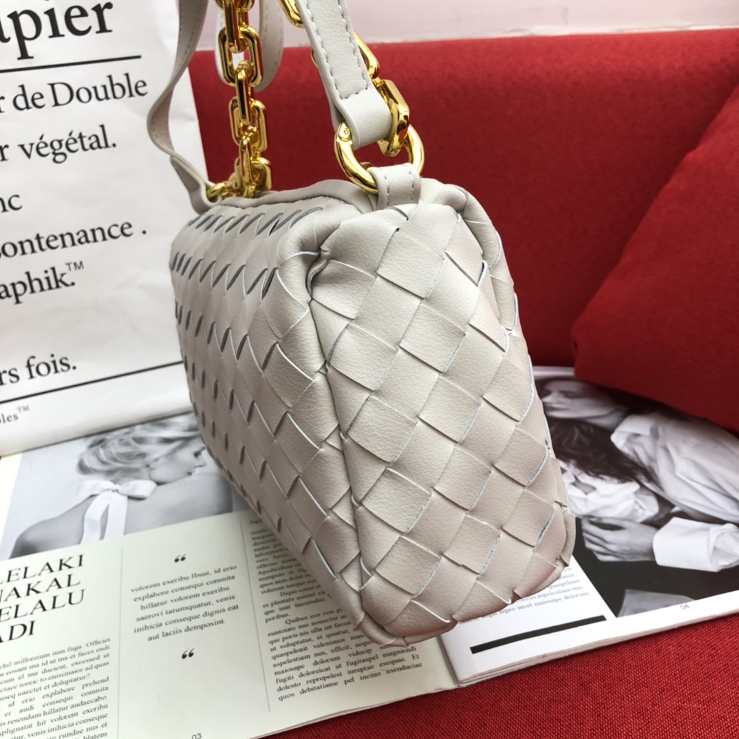 B0tt*ga Ven*ta Crossbody Bag White, For Women, Women’s Bags 9.4in/24cm