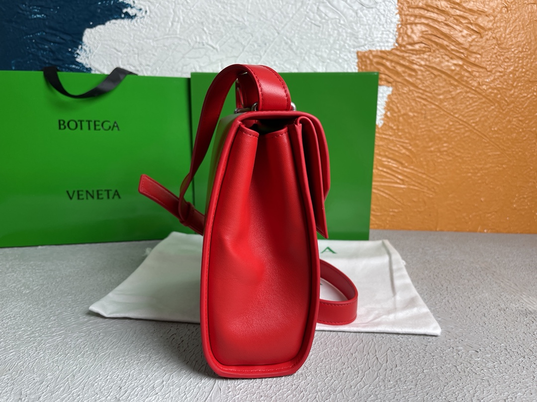 B0tt*ga Ven*ta Clip Bag Red, For Women, Women’s Bags 9in/23cm
