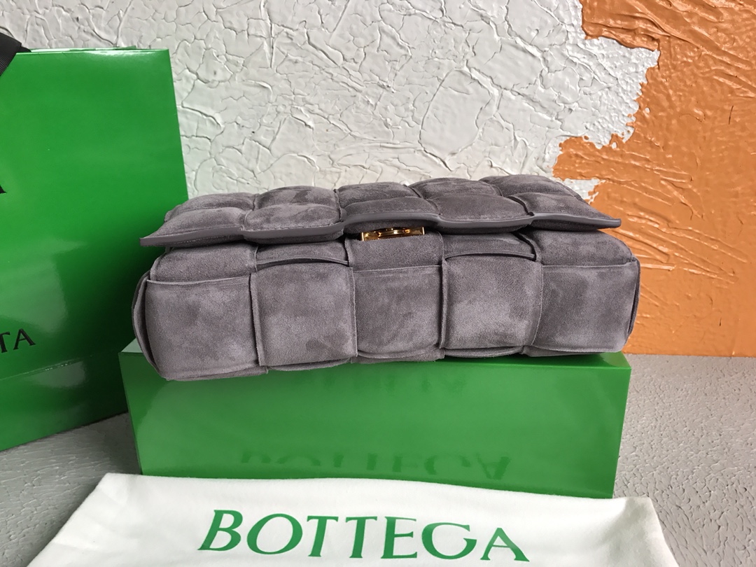 B0tt*ga Ven*ta Chain Cassette Gray, For Women, Women’s Bags 10.2in/26cm