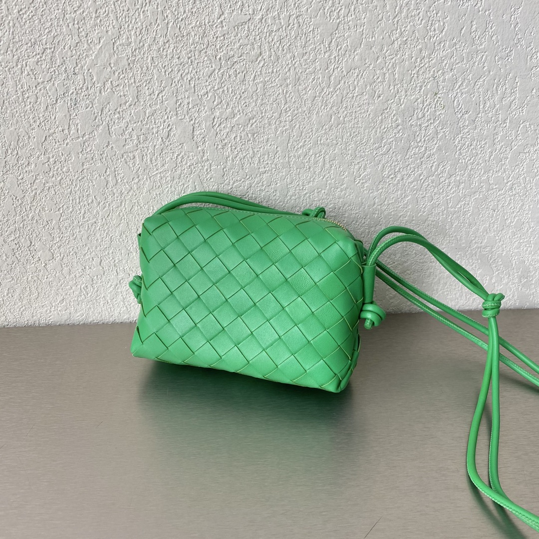 B0tt*ga Ven*ta Mini Loop Camera Bag Green, For Women, Women’s Bags 6.7in/17cm 680254V1G113722