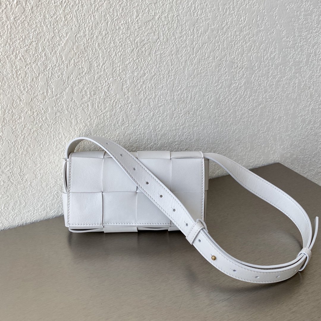 B0tt*ga Ven*ta Belt Cassette White, For Women, Women’s Bags 7in/18cm 668572VMAY19009