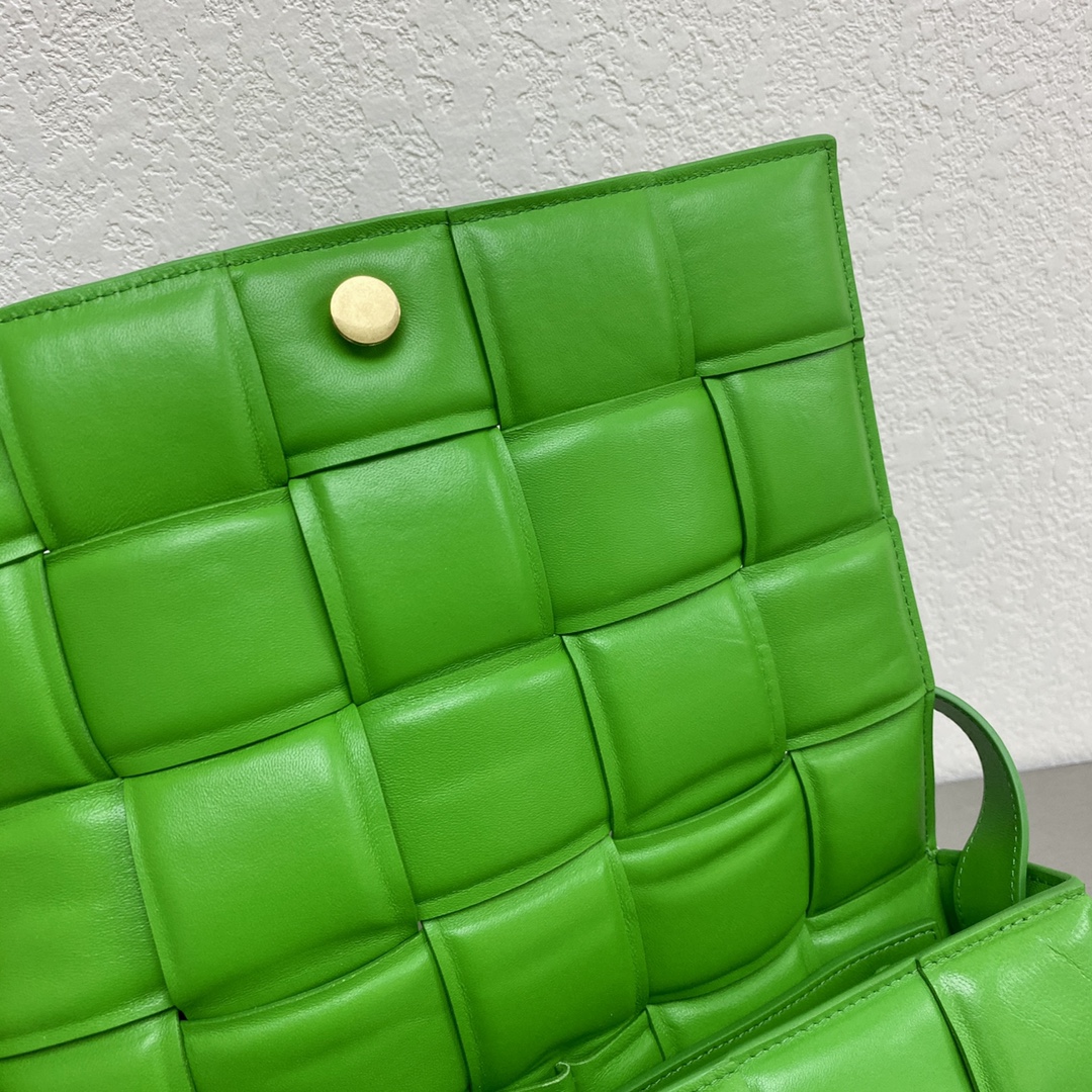 B0tt*ga Ven*ta Padded Cassette Green, For Women, Women’s Bags 10.2in/26cm 591970VCQR13724