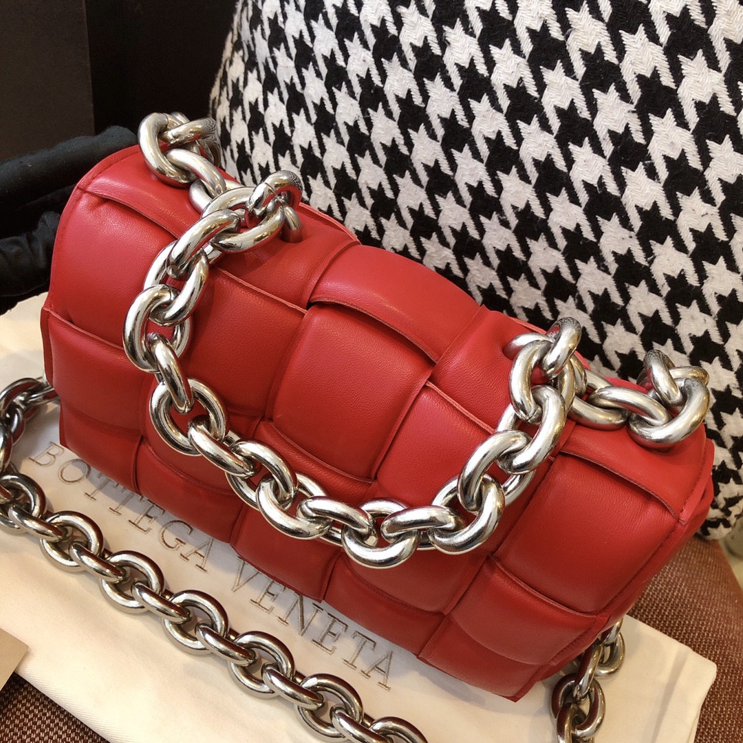 B0tt*ga Ven*ta Chain Cassette Red, For Women, Women’s Bags 10.2in/26cm