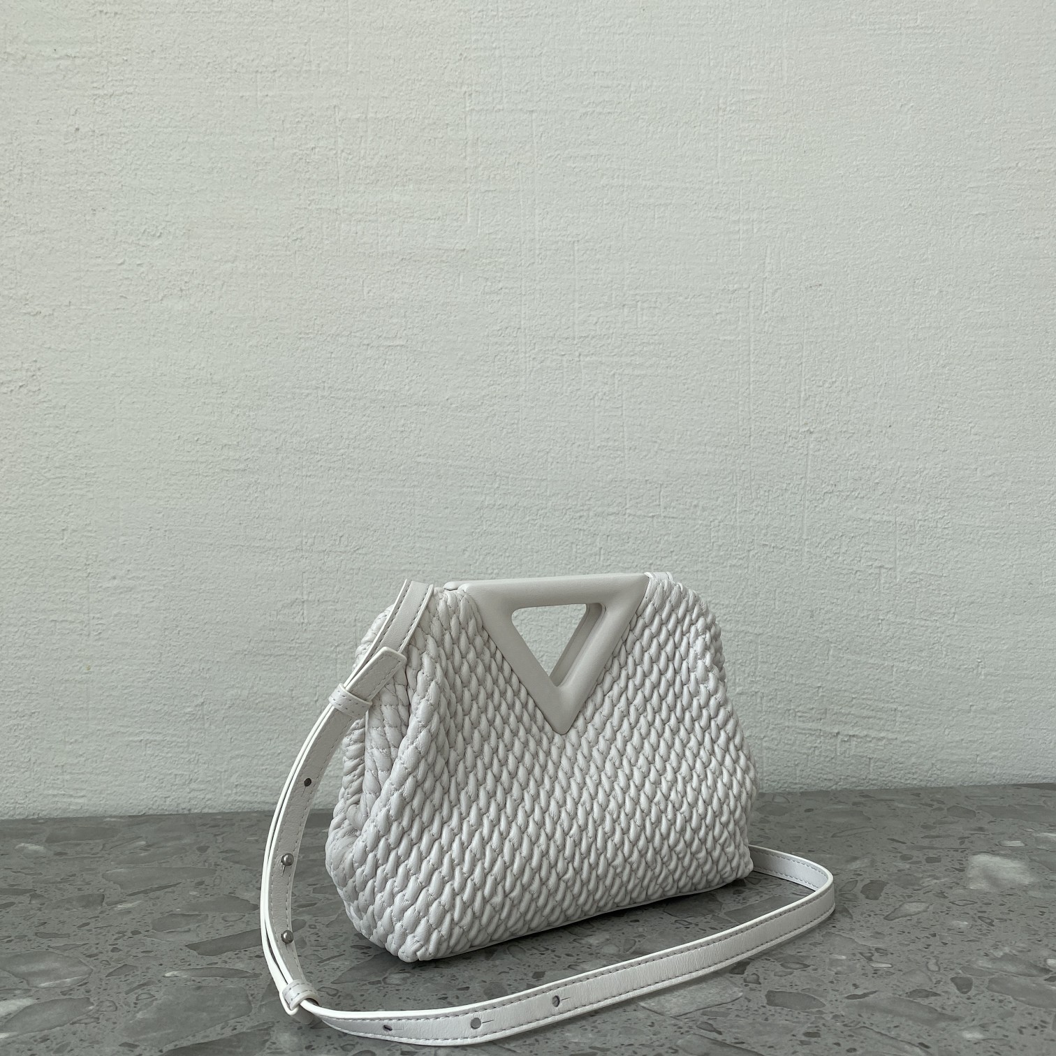 B0tt*ga Ven*ta Point Chalk, For Women, Women’s Bags 9.4in/24cm 661986V0TB19137
