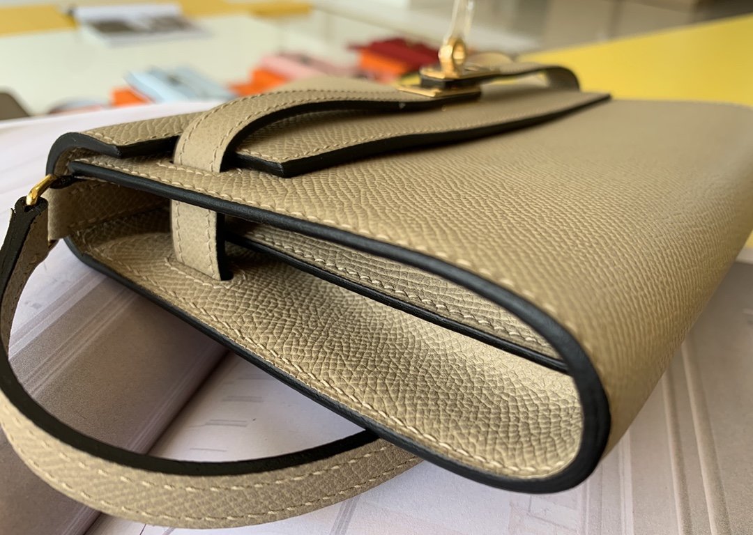 H**me5 Kelly Classique To Go Wallet  21cm/8.3in Gold Toned Hardware For Women Cream
