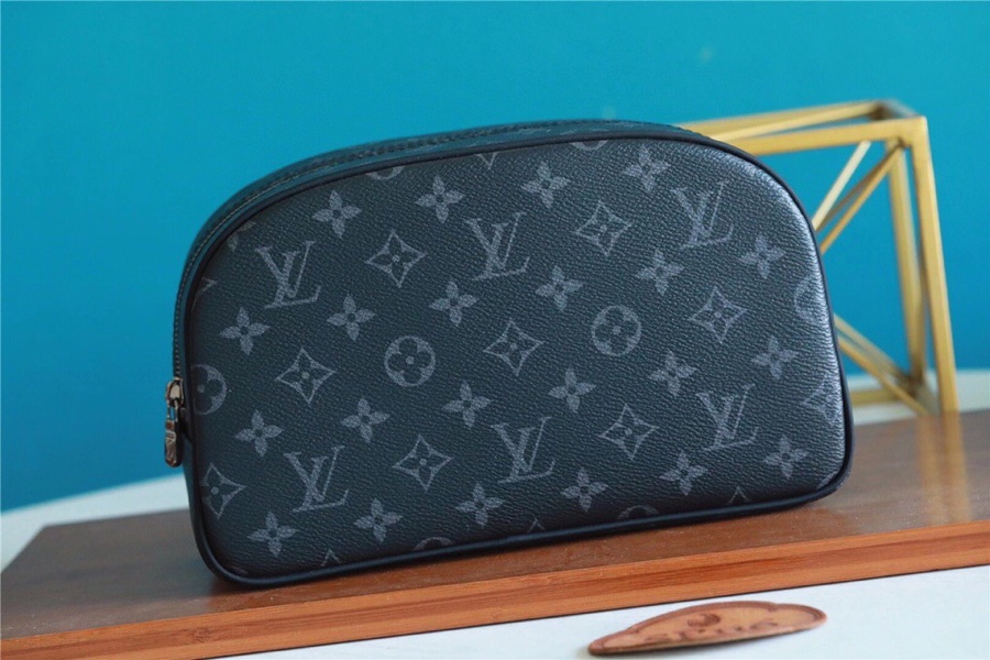 L0vis Vvtt0n Cosmetic Pouch Monogram Eclipse For Women, Women’s Wallets 6.7in/17cm LV M60024