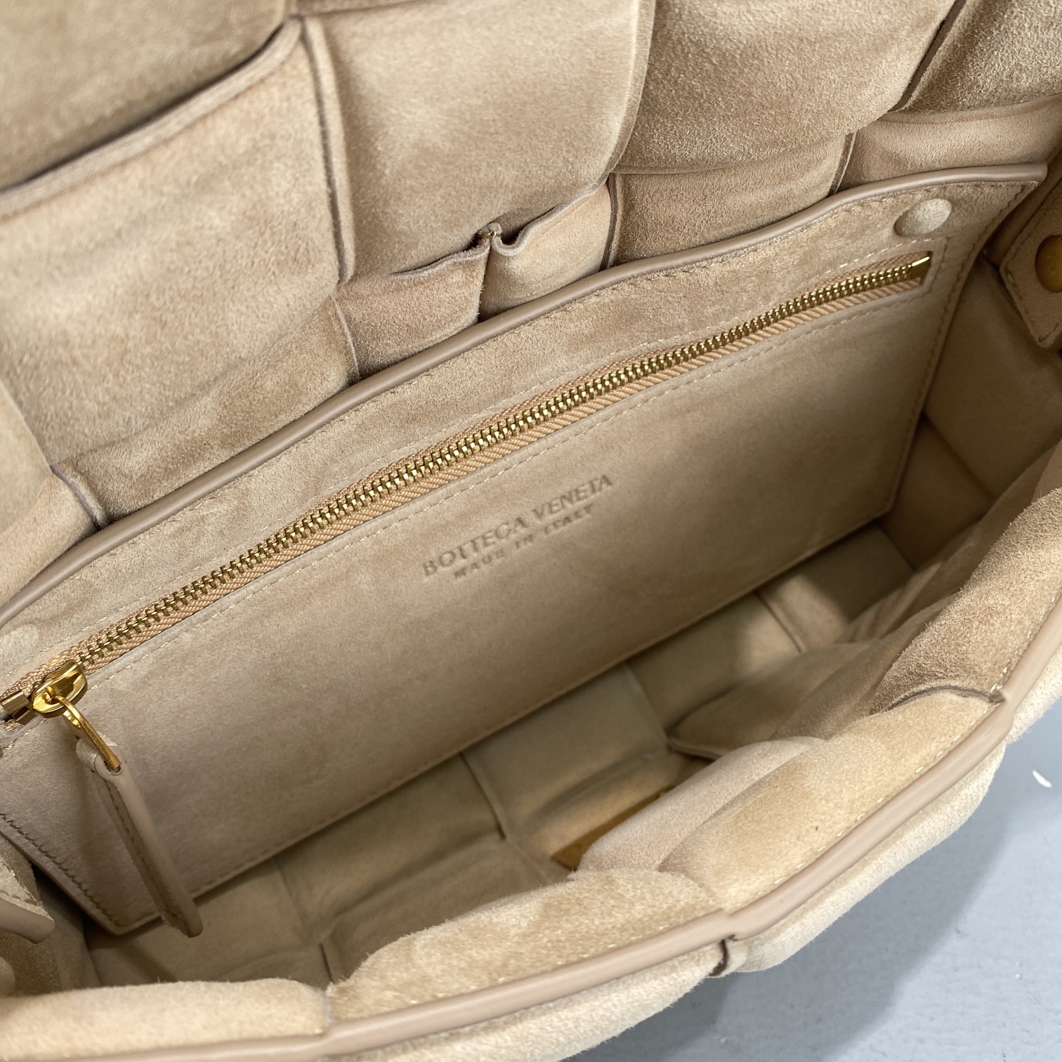B0tt*ga Ven*ta Padded Cassette Beige, For Women, Women’s Bags 10.2in/26cm