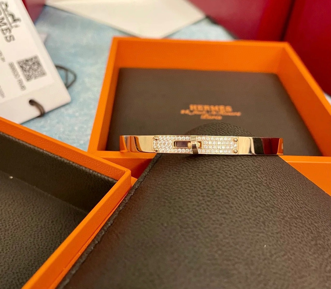 H**me5 Bracelet