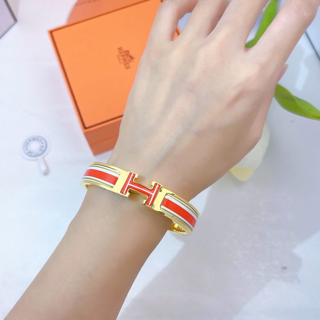 H**me5 Bracelet