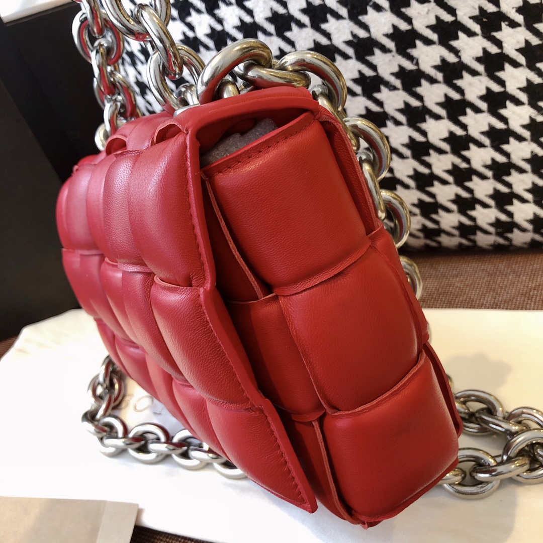B0tt*ga Ven*ta Chain Cassette Red, For Women, Women’s Bags 10.2in/26cm