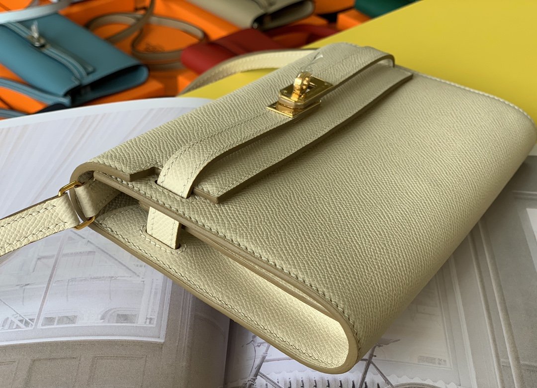 H**me5 Kelly Classique To Go Wallet  21cm/8.3in Gold Toned Hardware For Women Cream