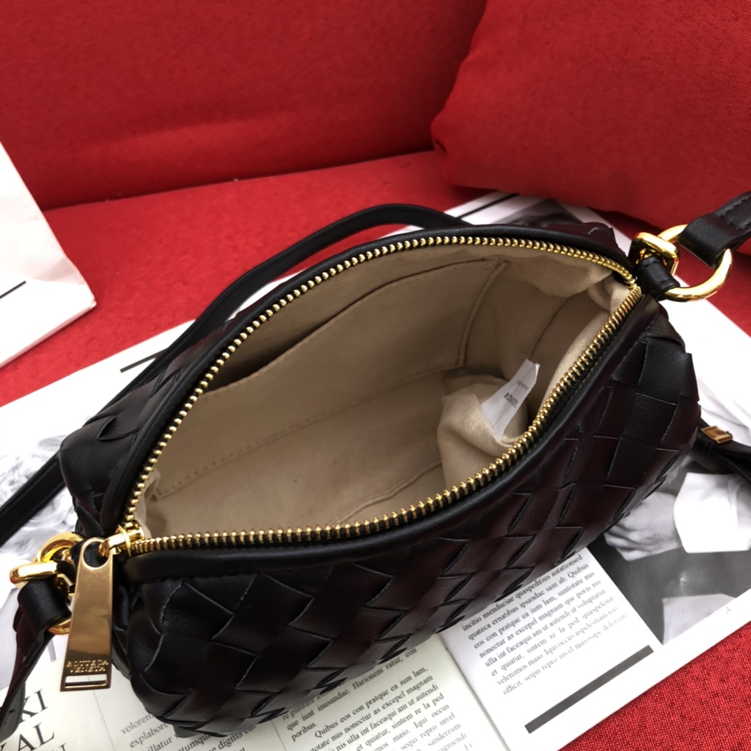 B0tt*ga Ven*ta Crossbody Bag Black, For Women, Women’s Bags 9.4in/24cm