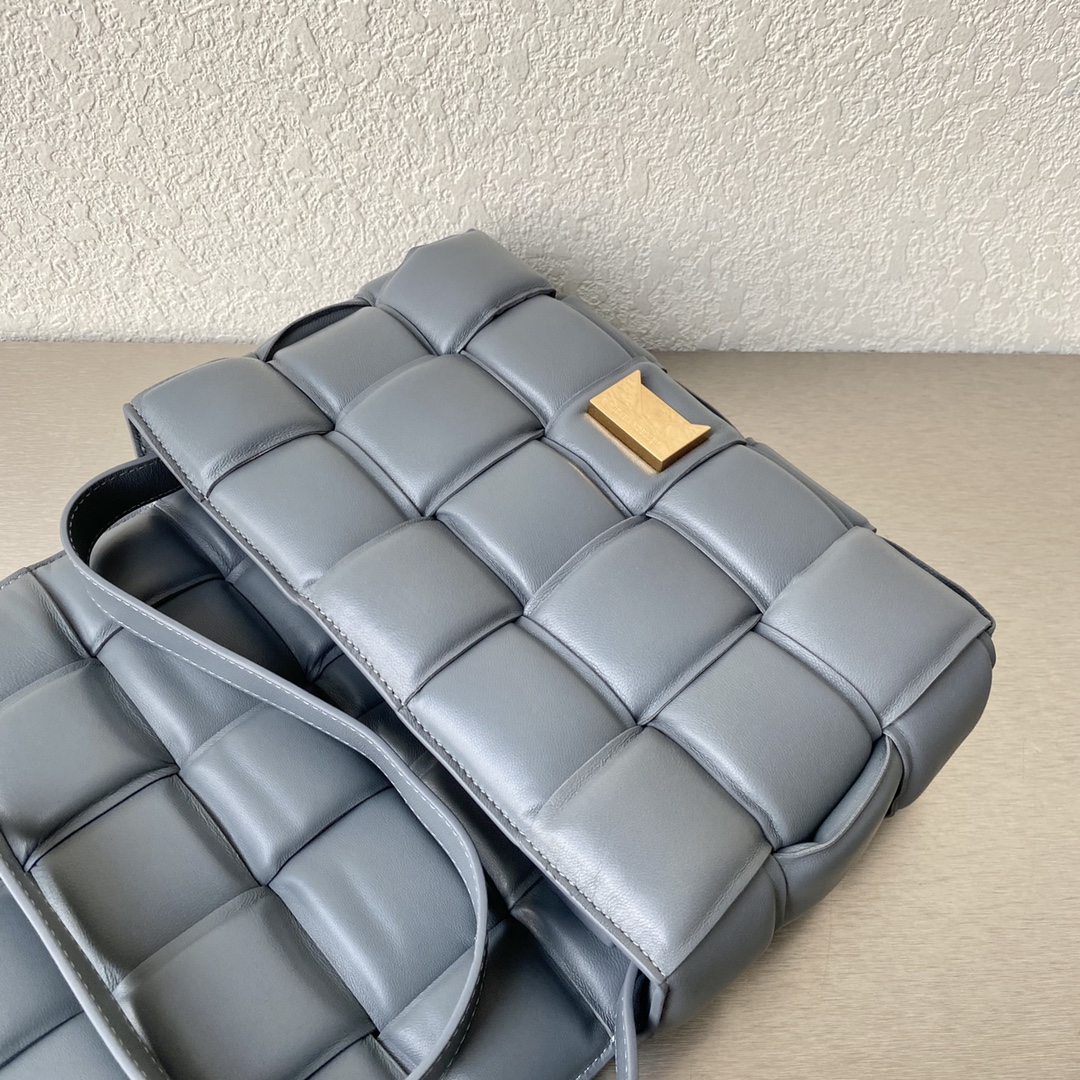 B0tt*ga Ven*ta Padded Cassette Gray, For Women, Women’s Bags 10.2in/26cm 591970VCQR11233