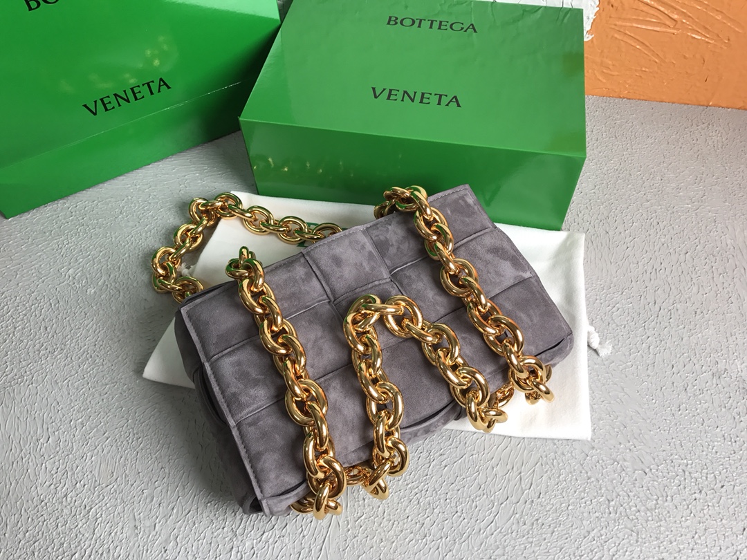 B0tt*ga Ven*ta Chain Cassette Gray, For Women, Women’s Bags 10.2in/26cm
