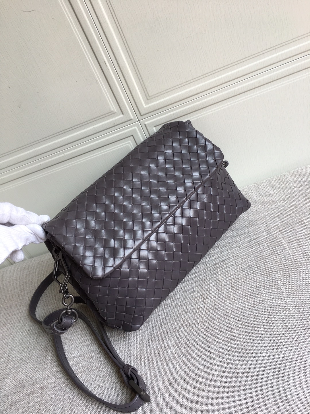 B0tt*ga Ven*ta Classic Intrecciato Dark Brown, For Women, Women’s Bags 8.9in/22.5cm