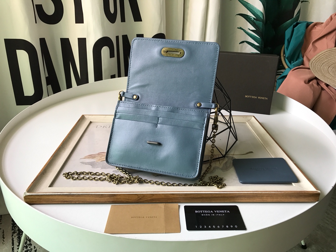 B0tt*ga Ven*ta Crossbody Blue, For Women, Women’s Bags 6.9in/17.5cm
