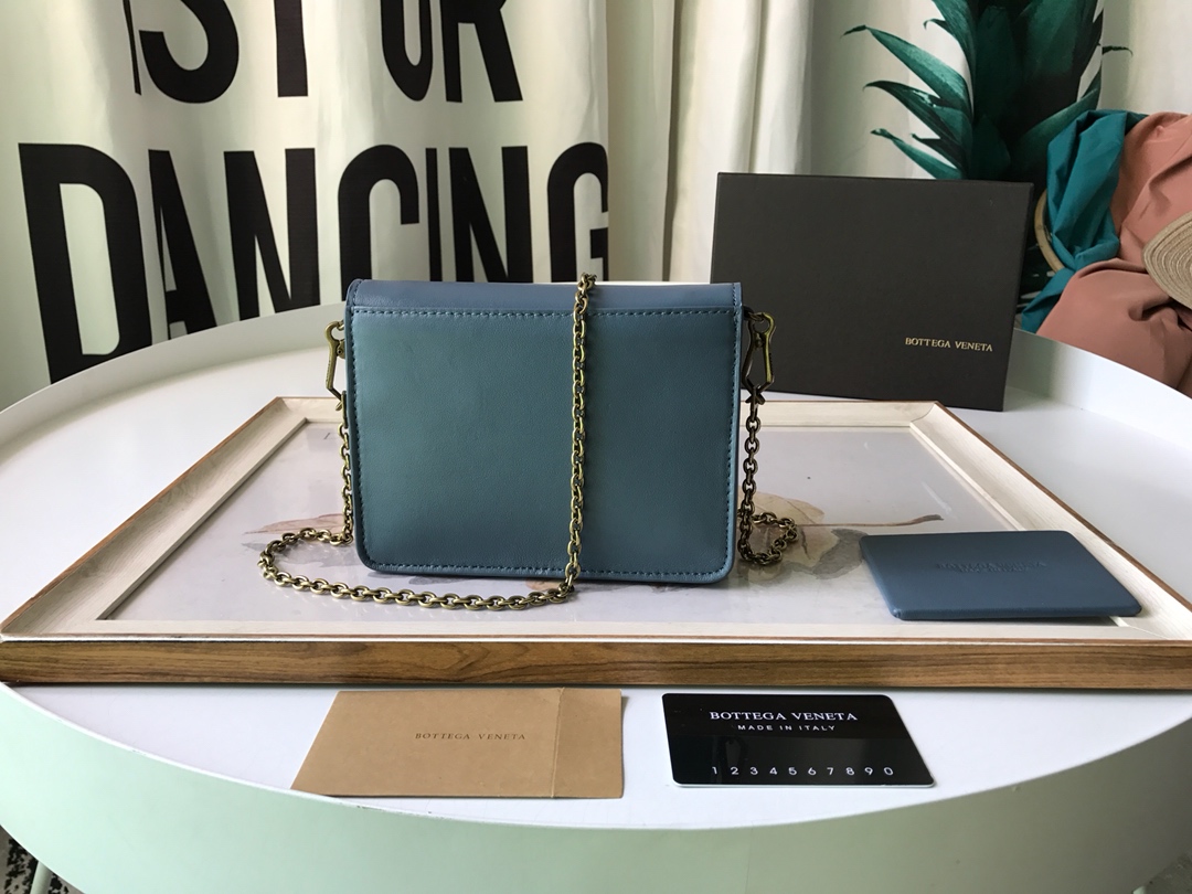B0tt*ga Ven*ta Crossbody Blue, For Women, Women’s Bags 6.9in/17.5cm