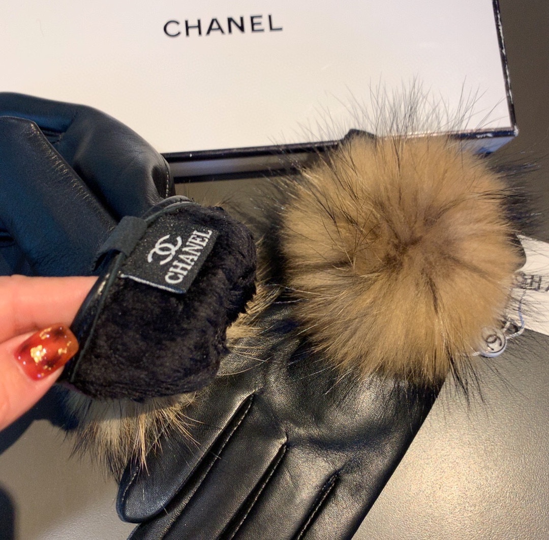 Ch**el Gloves In Black