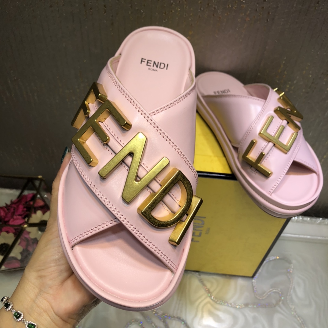 F**di F**digraphy Pink Slides For Women 8X8289AI1RF1H1M